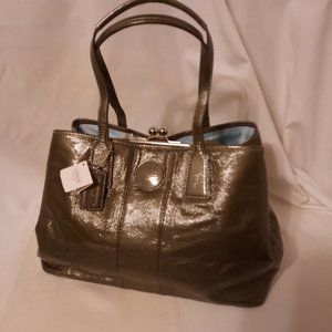 Coach Kiss Lock NWT